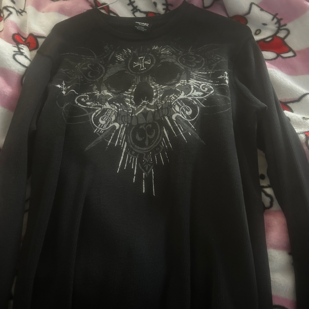black and grey y2k shirt with skull XL